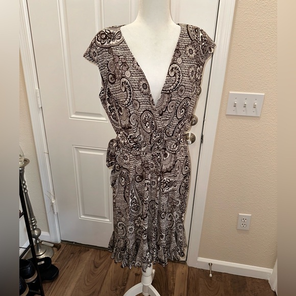 Glamour Deep V Neckline Cap Sleeve Brown / White Paisley Print Dress Size 14 - Picture 8 of 12